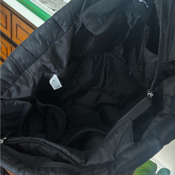 Lululemon Black Quilted Tote Bag - Picture 4 of 5
